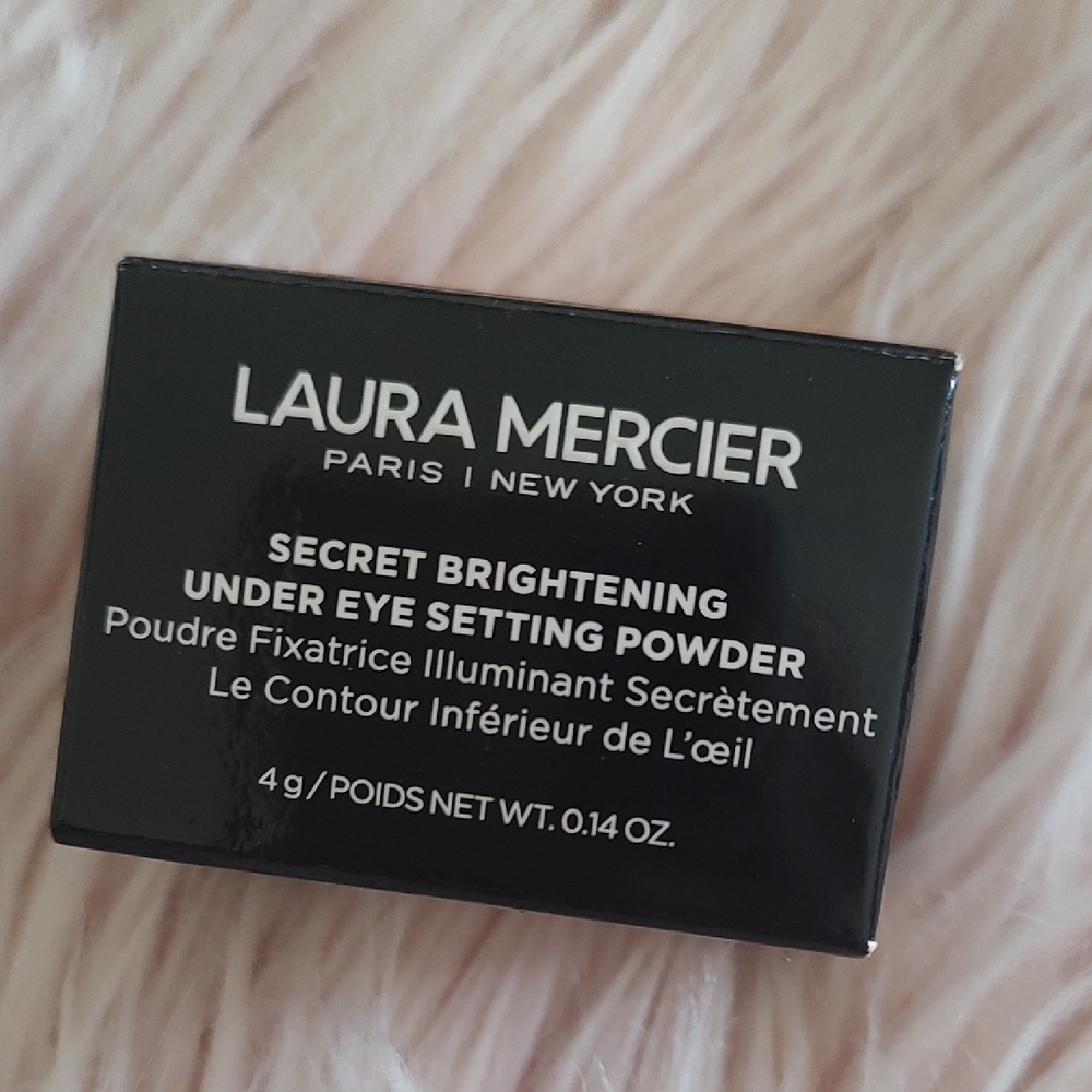 Laura Mercier Secret Brightening Under Eye Setting Powder in Rich Peach - Picture 2 of 3